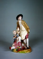 Statuetta della manifattura di Sceaux di un giovane bottaio o fabbro con le sue due figlie (faience)